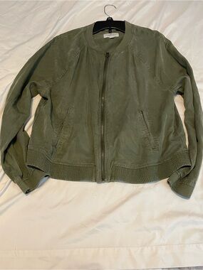 American Eagle Outfitters Lightweight Olive Green Bomber Jacket Men’s Large